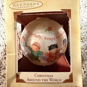 Hallmark  2002  CHRISTMAS AROUND THE WORLD  glass ball  ornament  XMAS